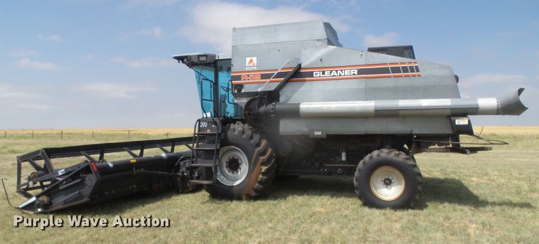 image for item DD0470 1994 Gleaner R62 combine