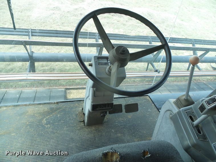 image for item DD0470 1994 Gleaner R62 combine