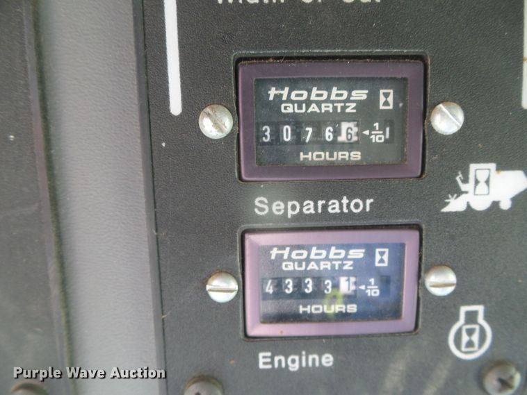 image for item DD0470 1994 Gleaner R62 combine