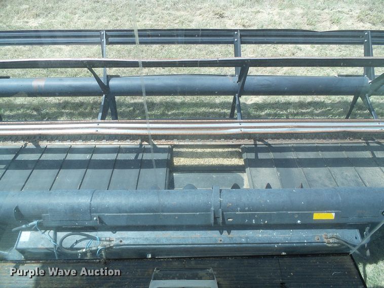 image for item DD0470 1994 Gleaner R62 combine