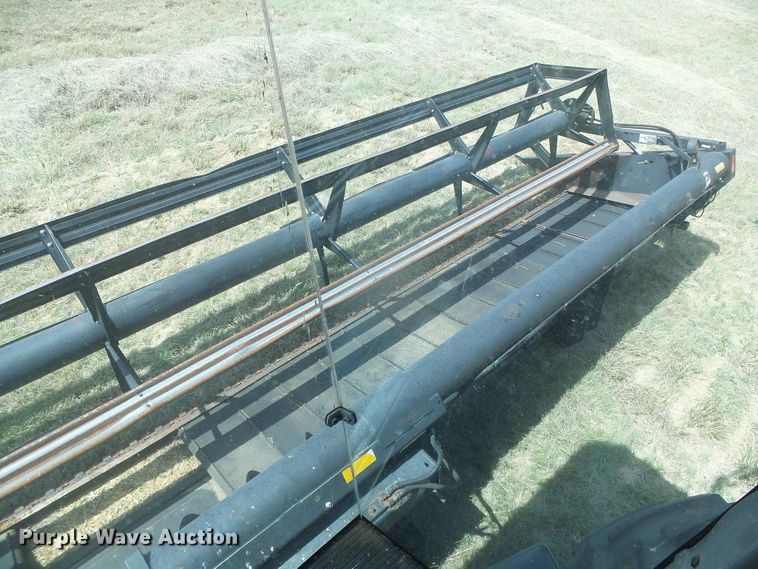 image for item DD0470 1994 Gleaner R62 combine