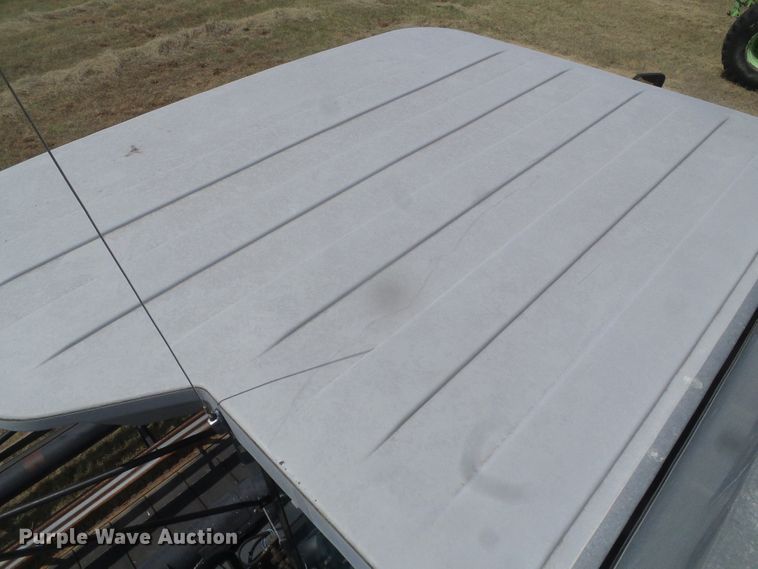 image for item DD0470 1994 Gleaner R62 combine