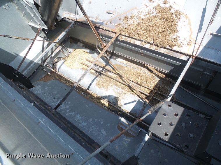 image for item DD0470 1994 Gleaner R62 combine