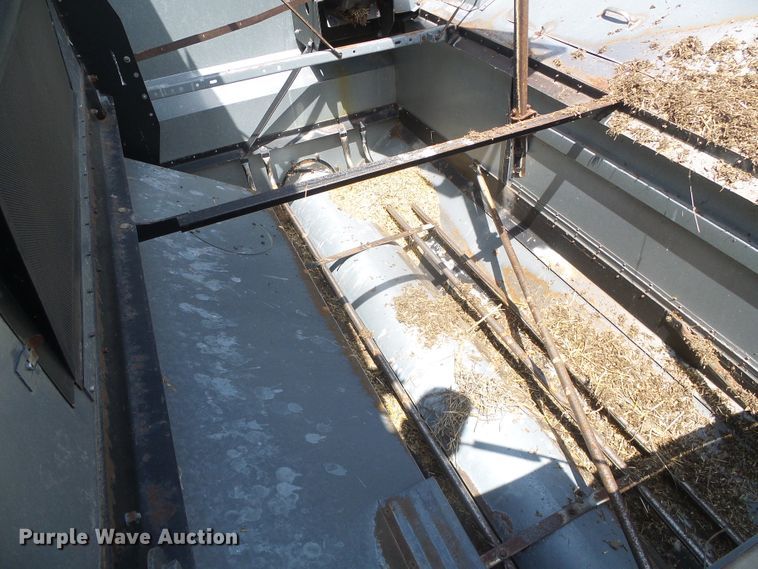 image for item DD0470 1994 Gleaner R62 combine