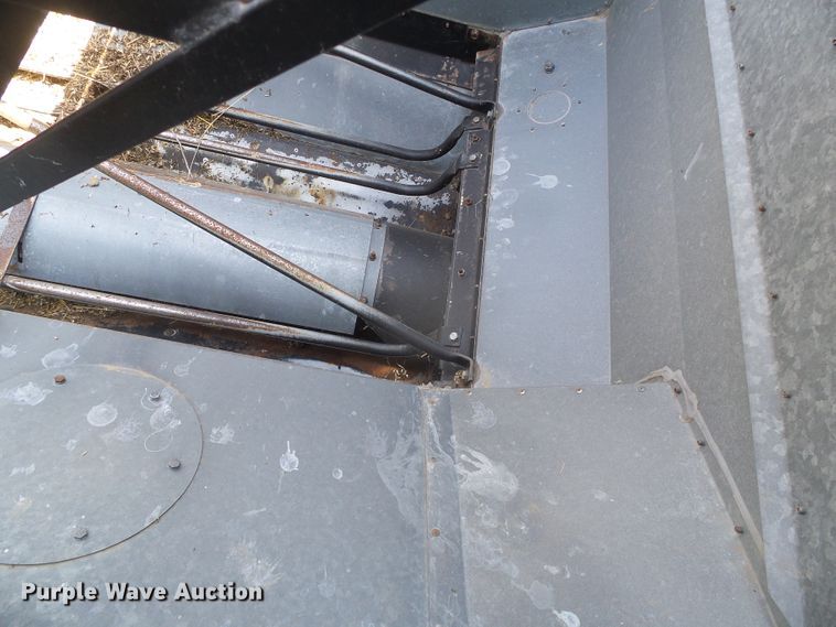 image for item DD0470 1994 Gleaner R62 combine