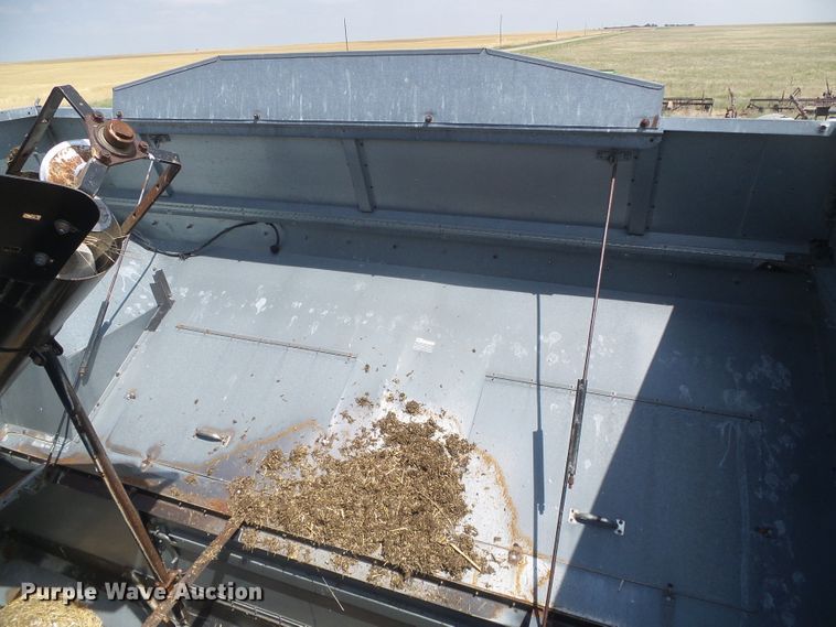 image for item DD0470 1994 Gleaner R62 combine