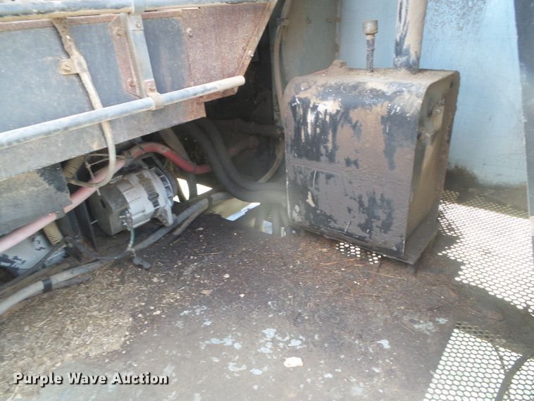 image for item DD0470 1994 Gleaner R62 combine