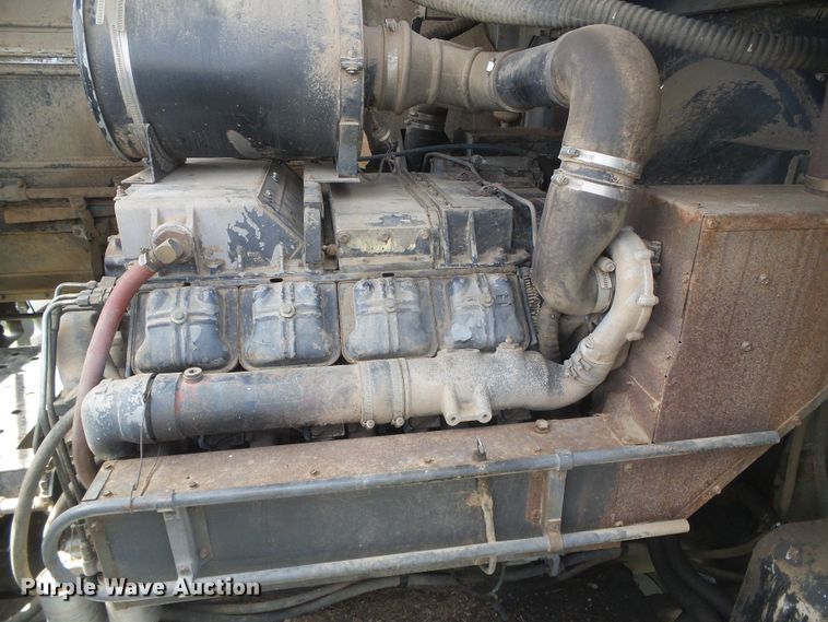 image for item DD0470 1994 Gleaner R62 combine