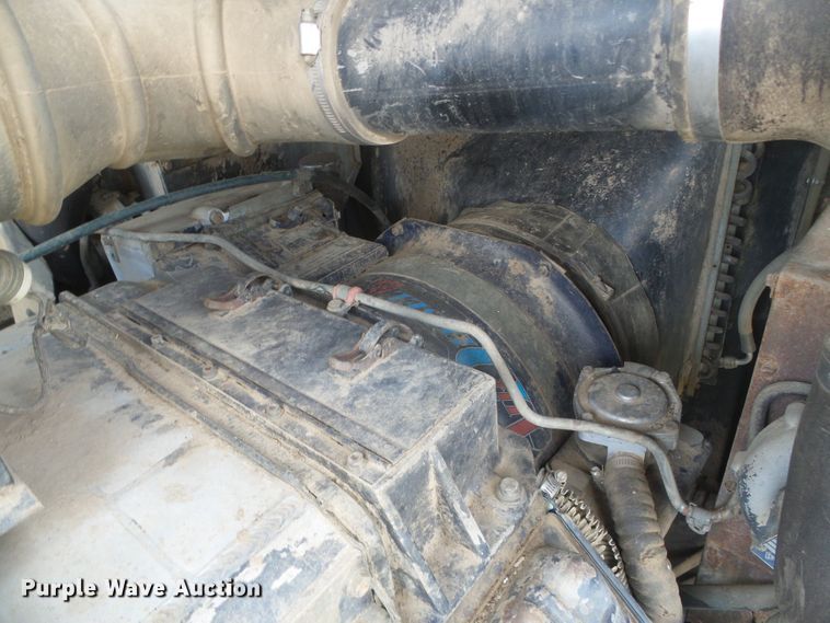 image for item DD0470 1994 Gleaner R62 combine