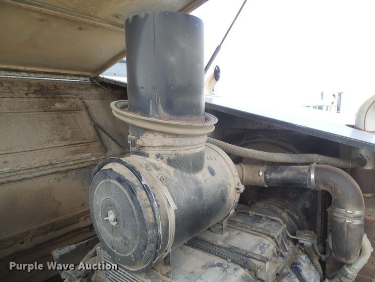 image for item DD0470 1994 Gleaner R62 combine