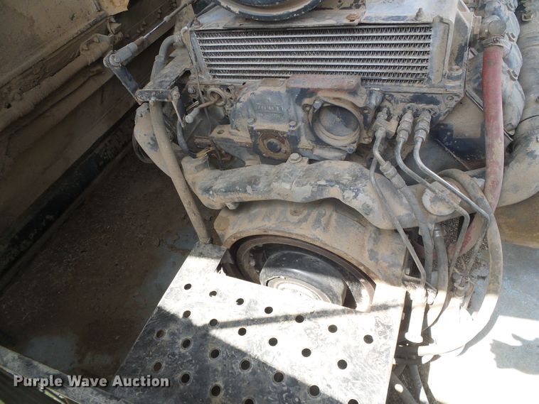 image for item DD0470 1994 Gleaner R62 combine