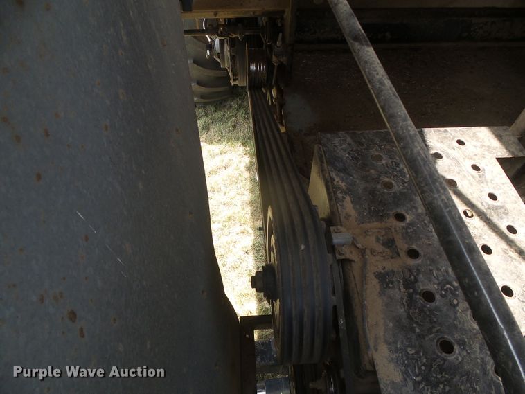 image for item DD0470 1994 Gleaner R62 combine