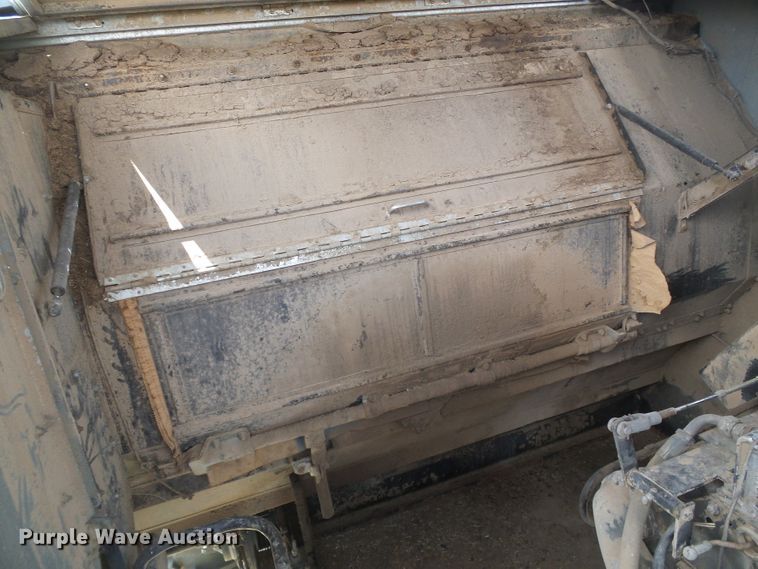 image for item DD0470 1994 Gleaner R62 combine