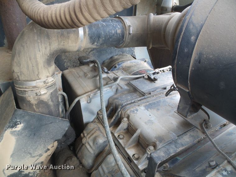 image for item DD0470 1994 Gleaner R62 combine