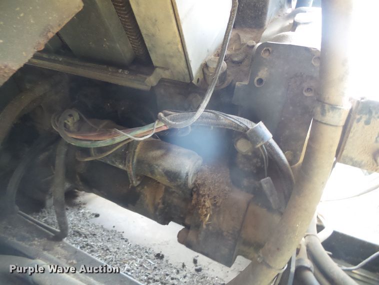 image for item DD0470 1994 Gleaner R62 combine