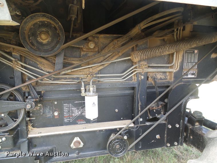 image for item DD0470 1994 Gleaner R62 combine