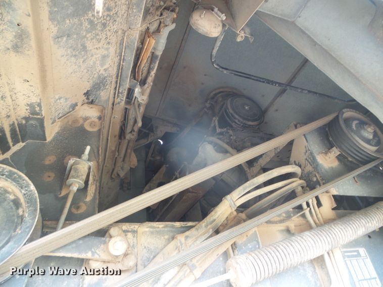 image for item DD0470 1994 Gleaner R62 combine