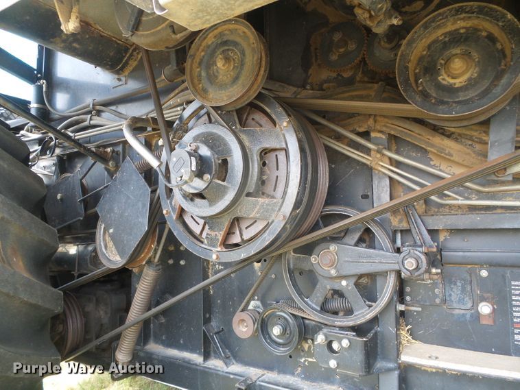 image for item DD0470 1994 Gleaner R62 combine