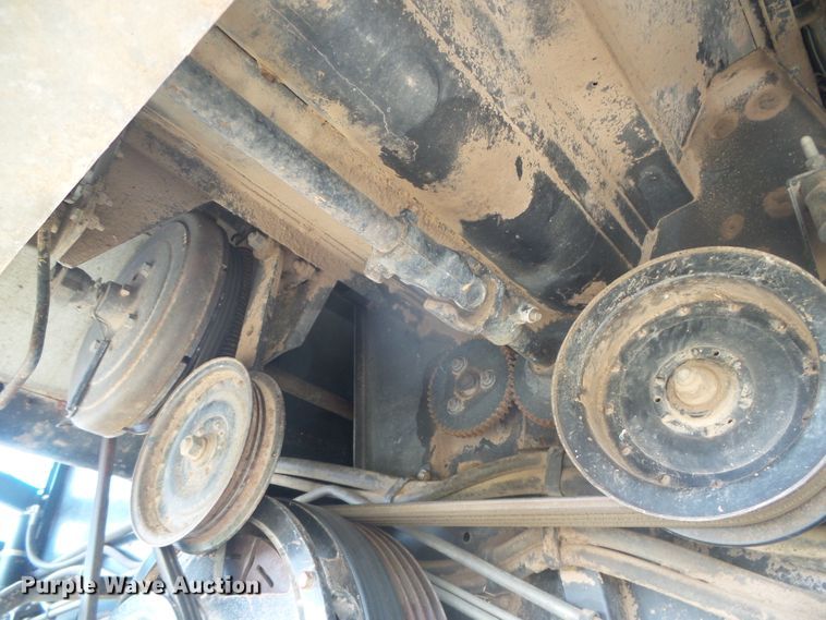 image for item DD0470 1994 Gleaner R62 combine