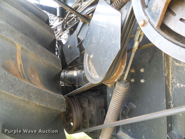 image for item DD0470 1994 Gleaner R62 combine