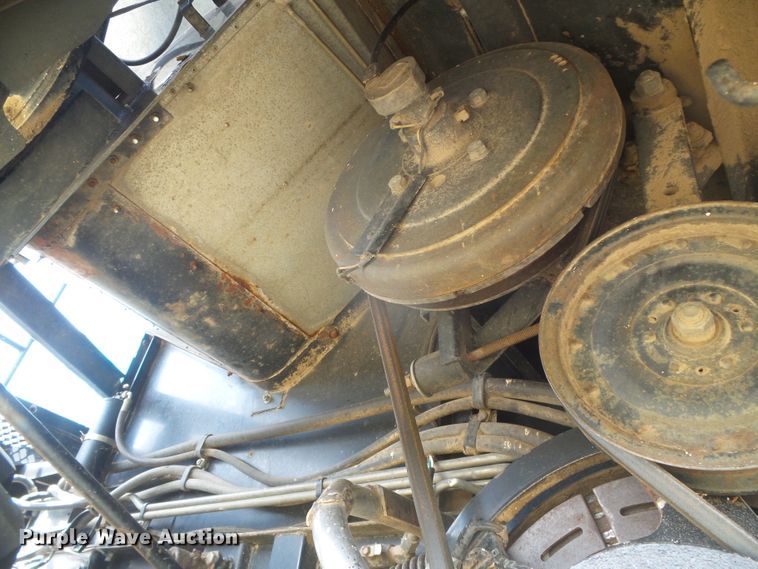 image for item DD0470 1994 Gleaner R62 combine