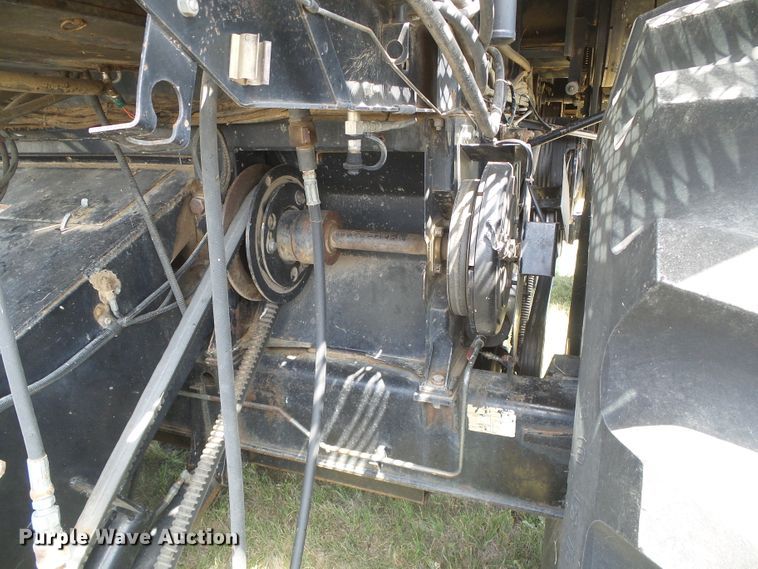 image for item DD0470 1994 Gleaner R62 combine