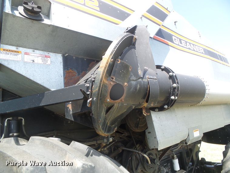 image for item DD0470 1994 Gleaner R62 combine