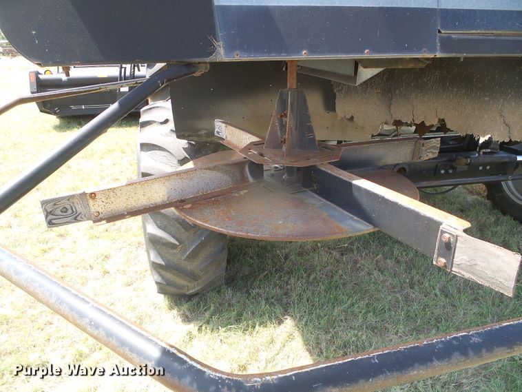 image for item DD0470 1994 Gleaner R62 combine