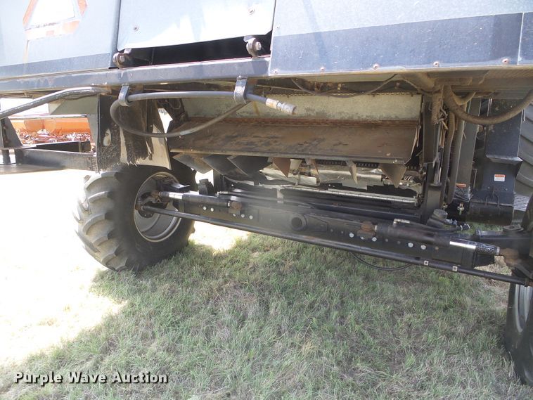 image for item DD0470 1994 Gleaner R62 combine