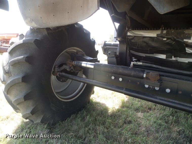 image for item DD0470 1994 Gleaner R62 combine