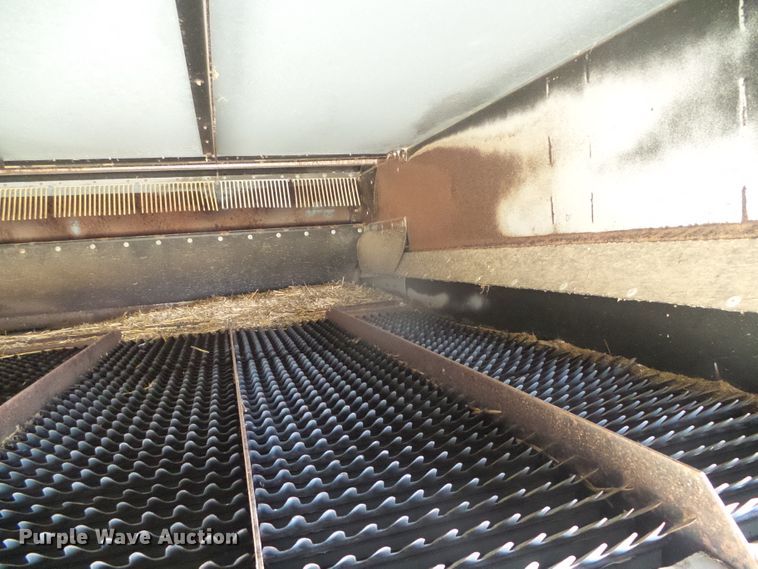 image for item DD0470 1994 Gleaner R62 combine