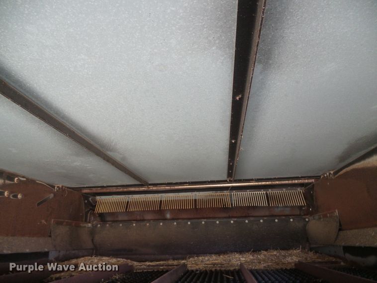 image for item DD0470 1994 Gleaner R62 combine