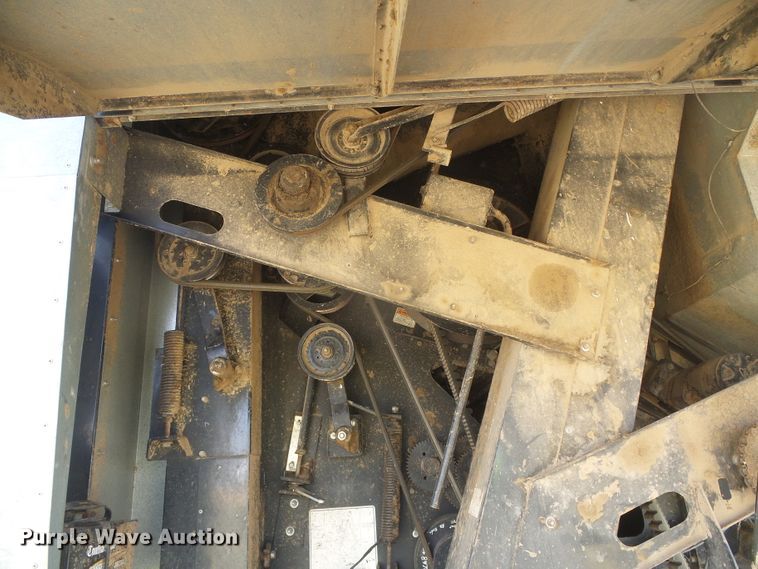 image for item DD0470 1994 Gleaner R62 combine