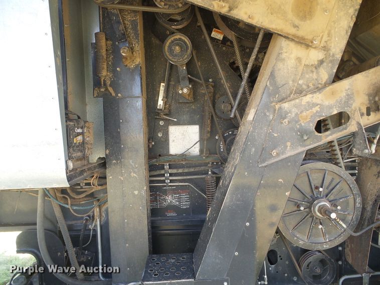 image for item DD0470 1994 Gleaner R62 combine