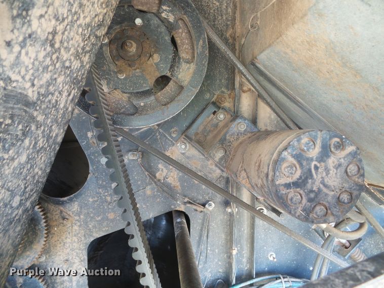 image for item DD0470 1994 Gleaner R62 combine