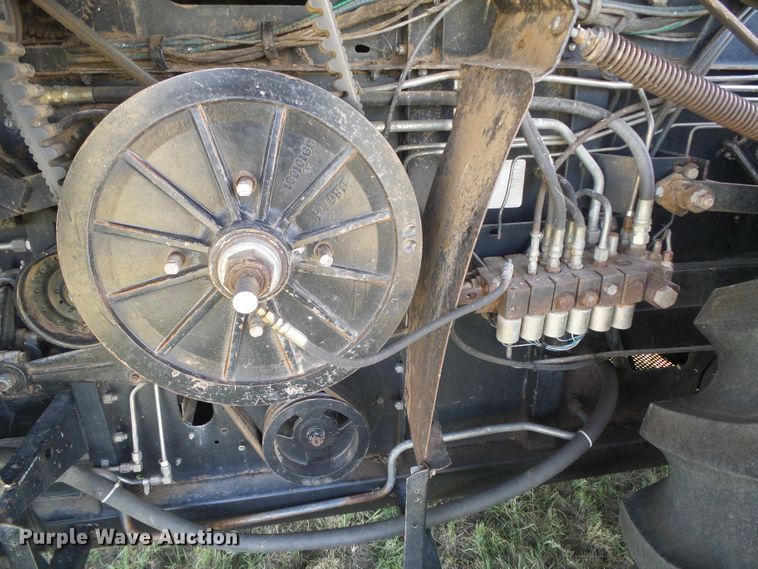 image for item DD0470 1994 Gleaner R62 combine