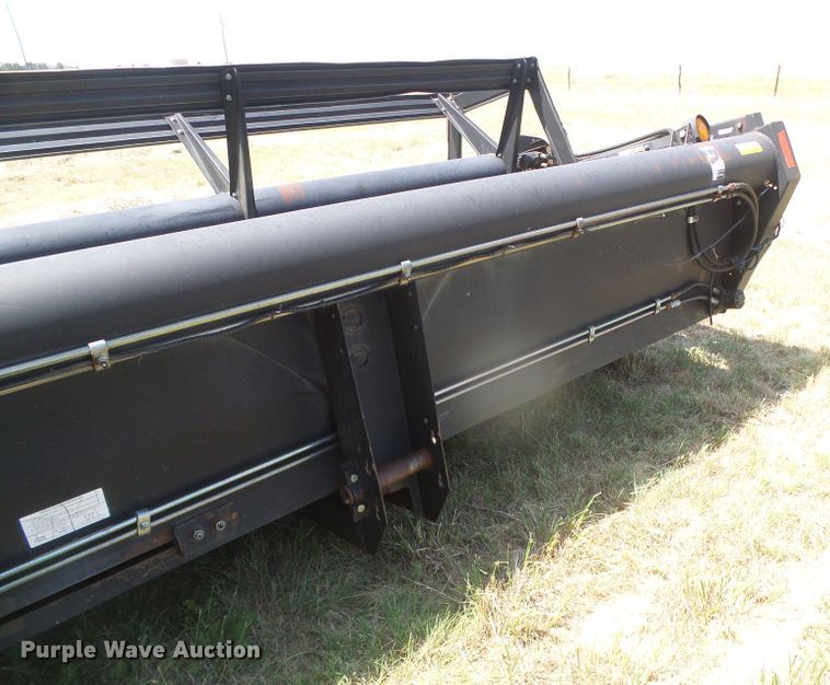 image for item DD0470 1994 Gleaner R62 combine