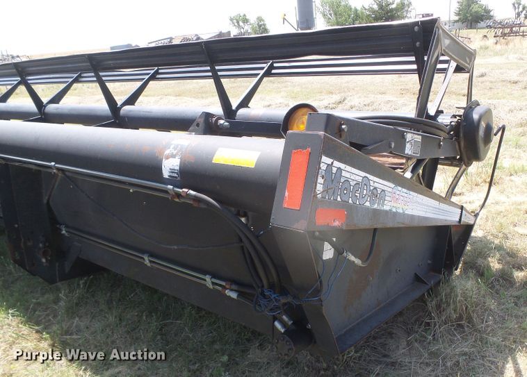 image for item DD0470 1994 Gleaner R62 combine