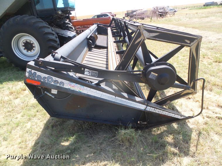 image for item DD0470 1994 Gleaner R62 combine