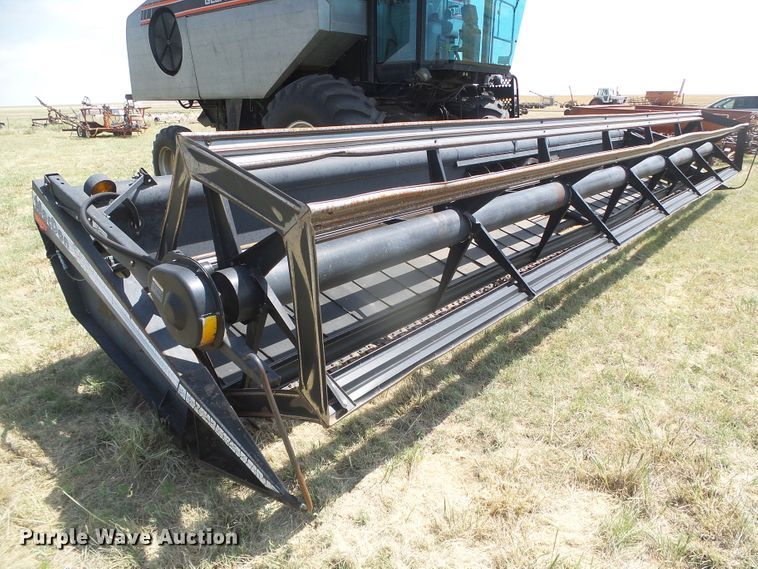 image for item DD0470 1994 Gleaner R62 combine