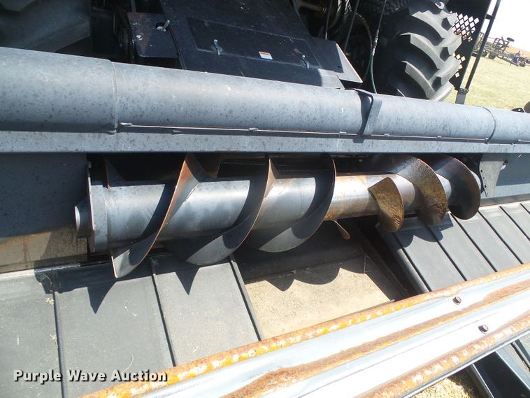 image for item DD0470 1994 Gleaner R62 combine