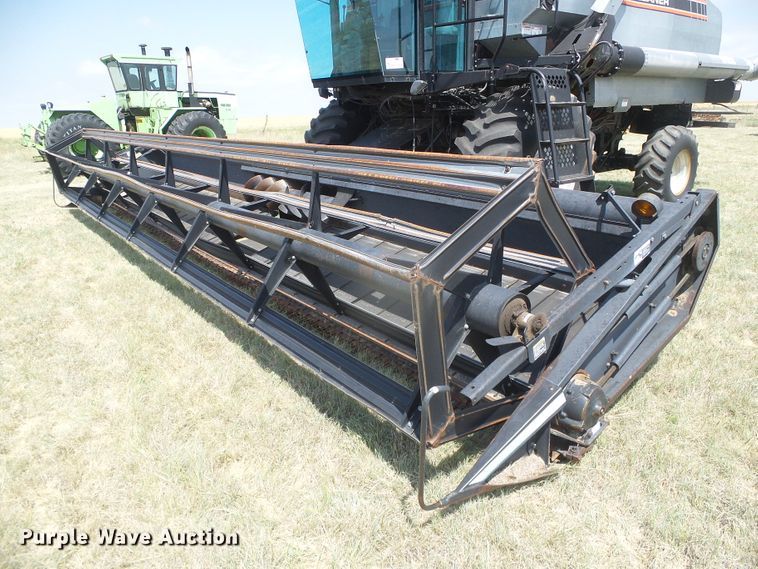image for item DD0470 1994 Gleaner R62 combine