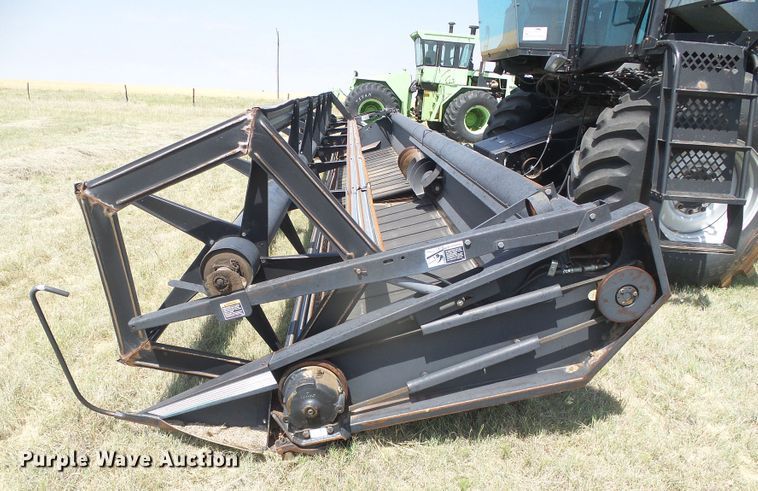 image for item DD0470 1994 Gleaner R62 combine