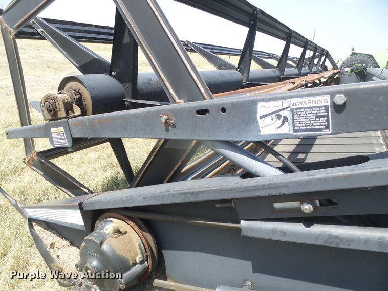 image for item DD0470 1994 Gleaner R62 combine