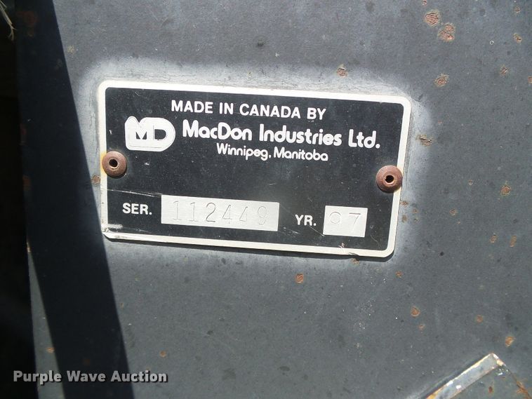 image for item DD0470 1994 Gleaner R62 combine