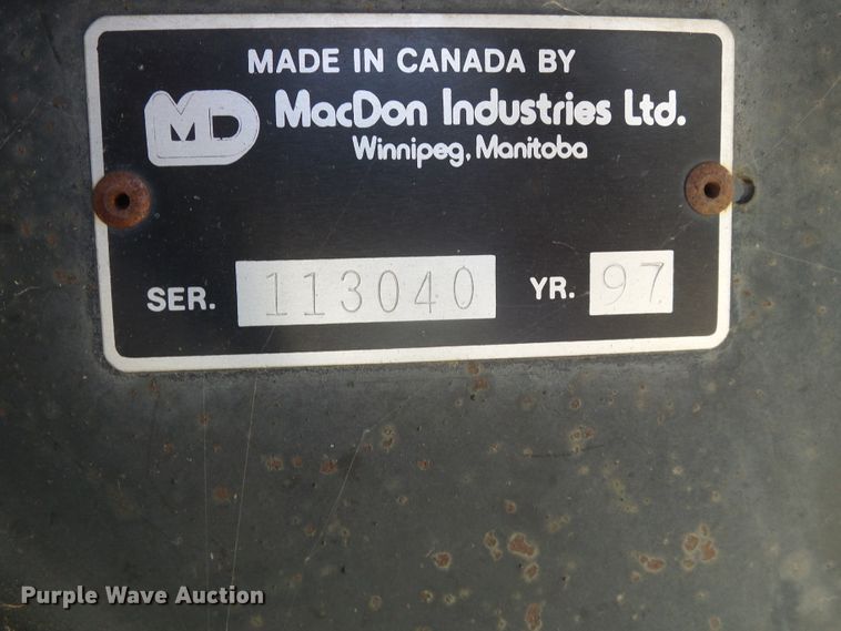 image for item DD0470 1994 Gleaner R62 combine