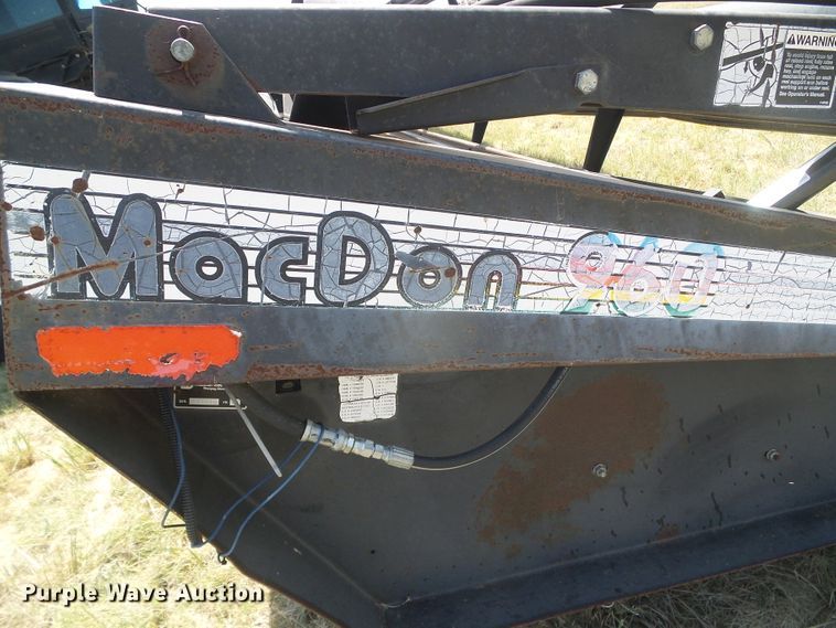 image for item DD0470 1994 Gleaner R62 combine