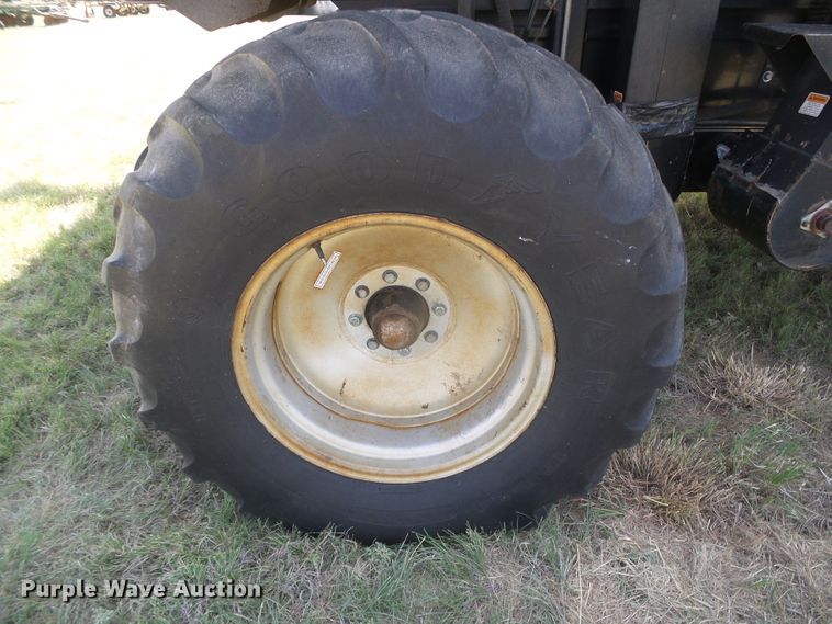 image for item DD0470 1994 Gleaner R62 combine