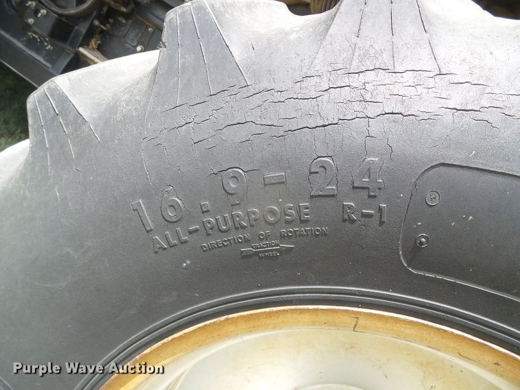 image for item DD0470 1994 Gleaner R62 combine