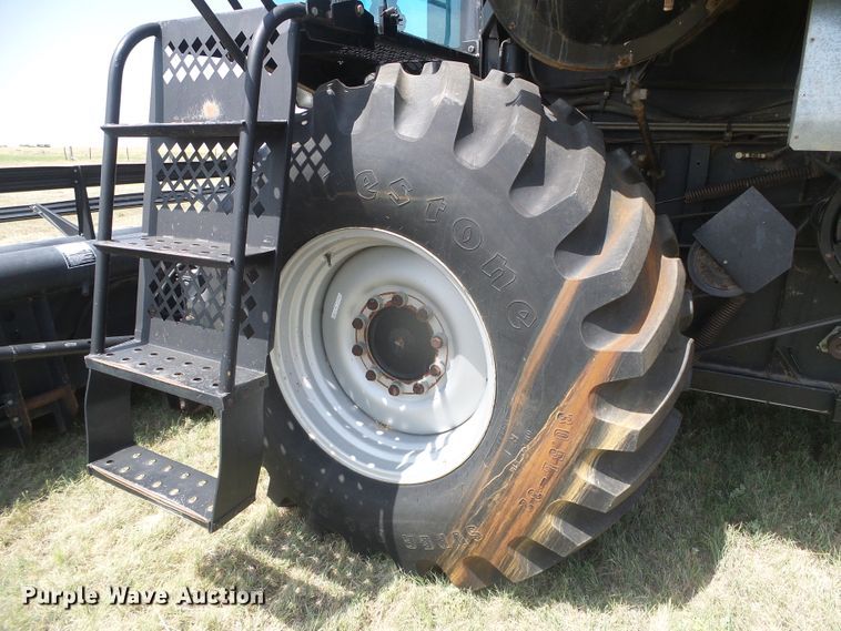 image for item DD0470 1994 Gleaner R62 combine